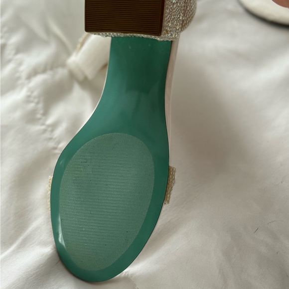 Size 6.5 Betsey Johnson Pearl Heals - Picture 4 of 4